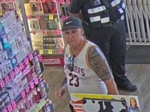 Police seek help to identify man in shoplifting case