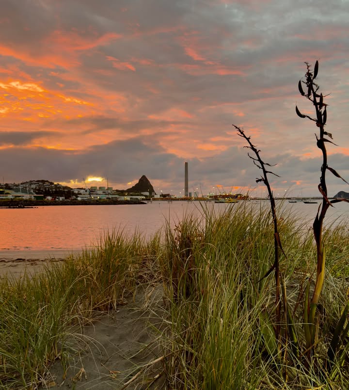 Sunset tonight at the breakwater โ๏ธ๐