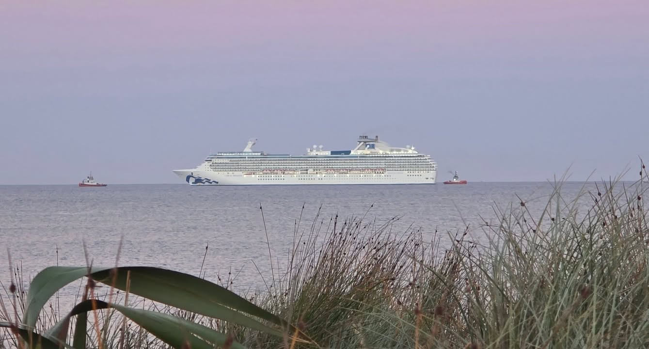 🚢⚓ The Coral Princess has arrived at Port Taranaki with more than 1,800 passengers and 900 crew, departing at around…
