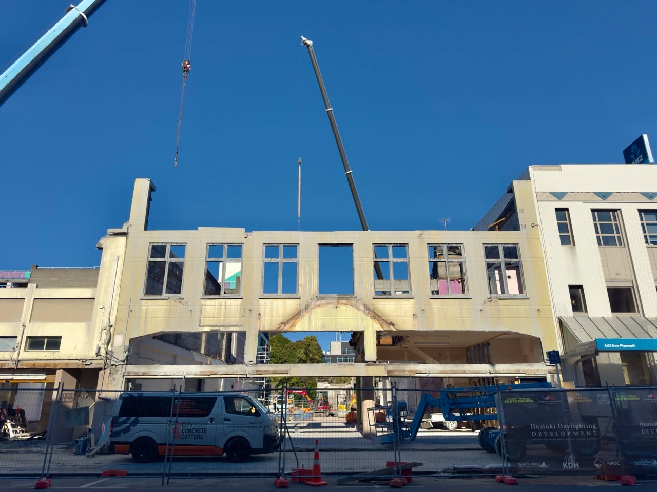 Photos: Metro Plaza demolition and Huatoki daylighting progress