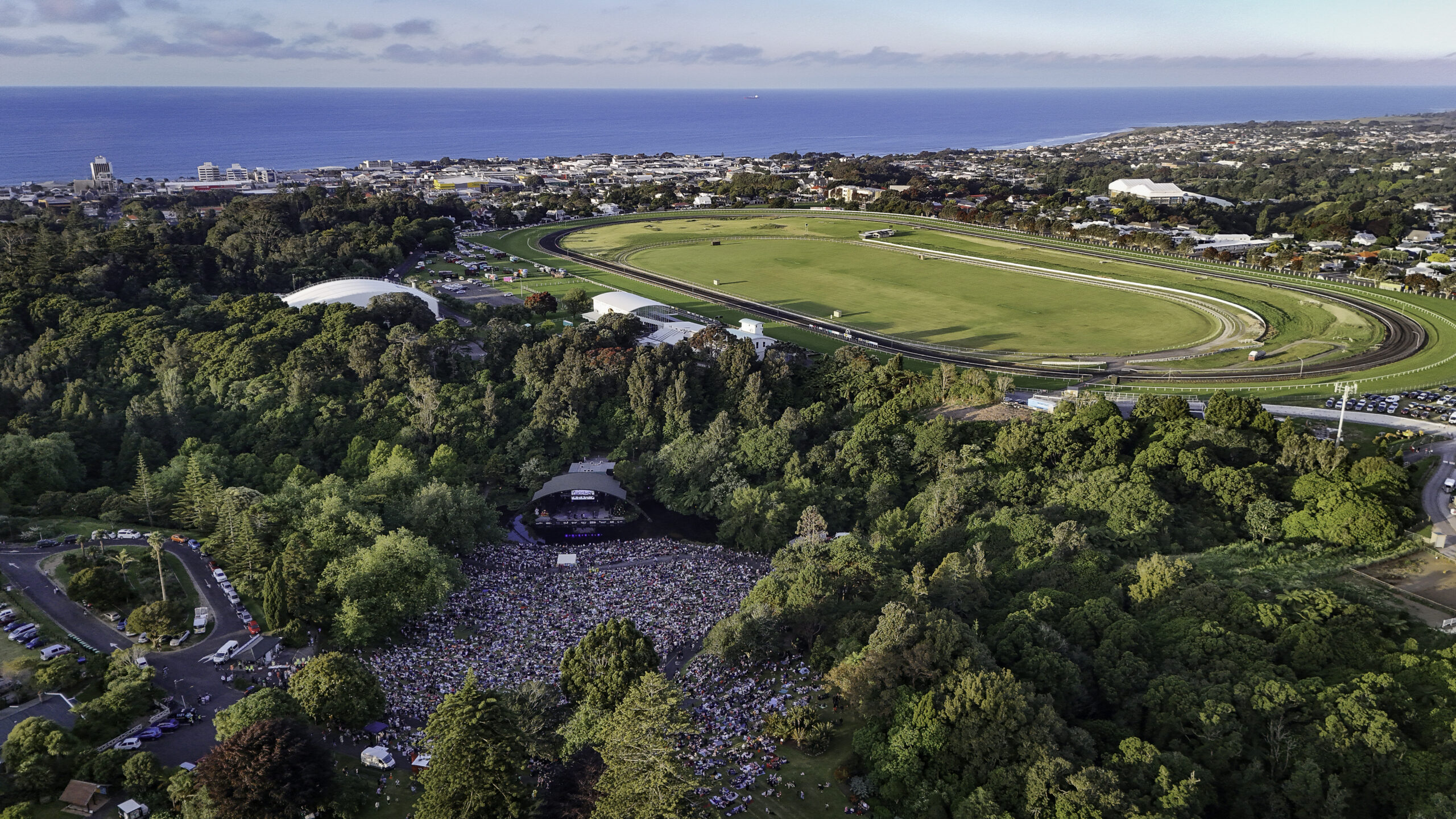 Christmas at the Bowl: Festive Show and Fireworks Light Up Pukekura Park Tonight
